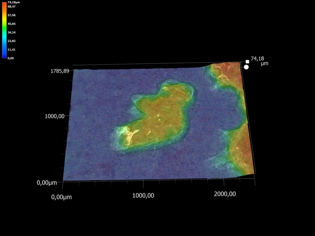 3D-Oberflächenanalyse und topografische Tiefenmessung eines historischen Kunstobjekts zur berührungslosen Schichtdickenbestimmung